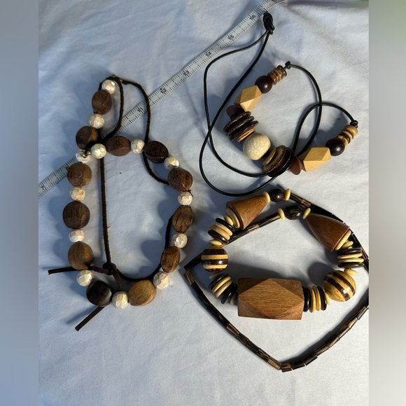 Large group of chunky wooden bead statement necklaces - Picture 7 of 7